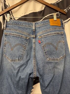 Levi’s Wedgie Bootcut Jeans - medium wash 
Denim 29 waist, 30 length